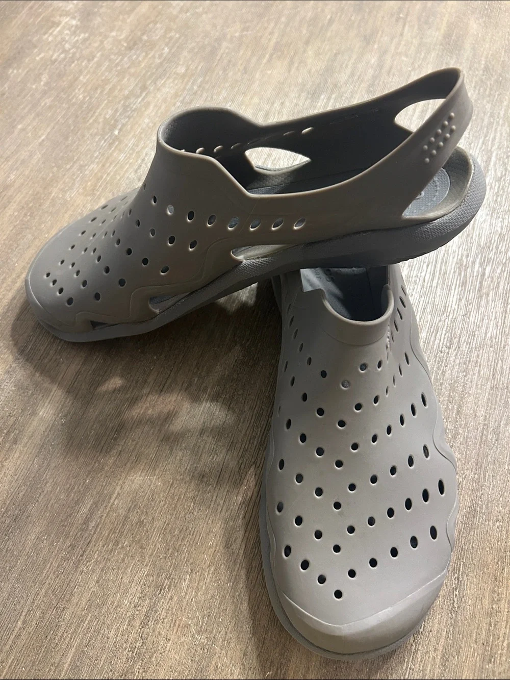 Crocs Swift water Wave Round Toe Sandals Grey for Man, Size 7.